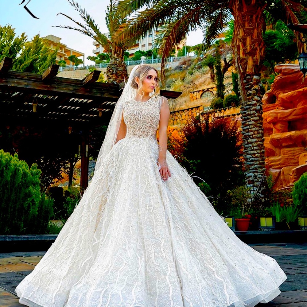 My wedding dress I purchased it but never wear wedding got cancelled due 2 Covid